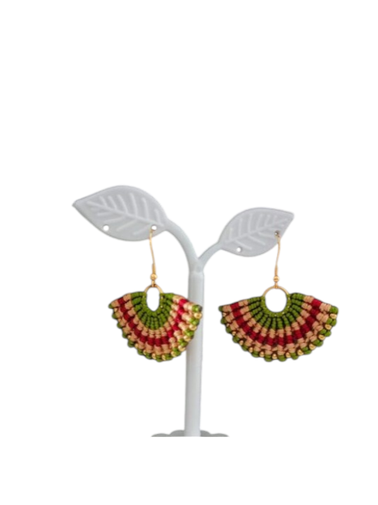 Aretes Abanico Tricolor de Macramé Elegantes - Imagen 2