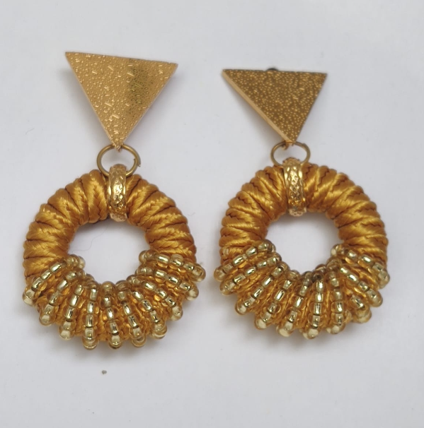 Aretes Chispa Dorada