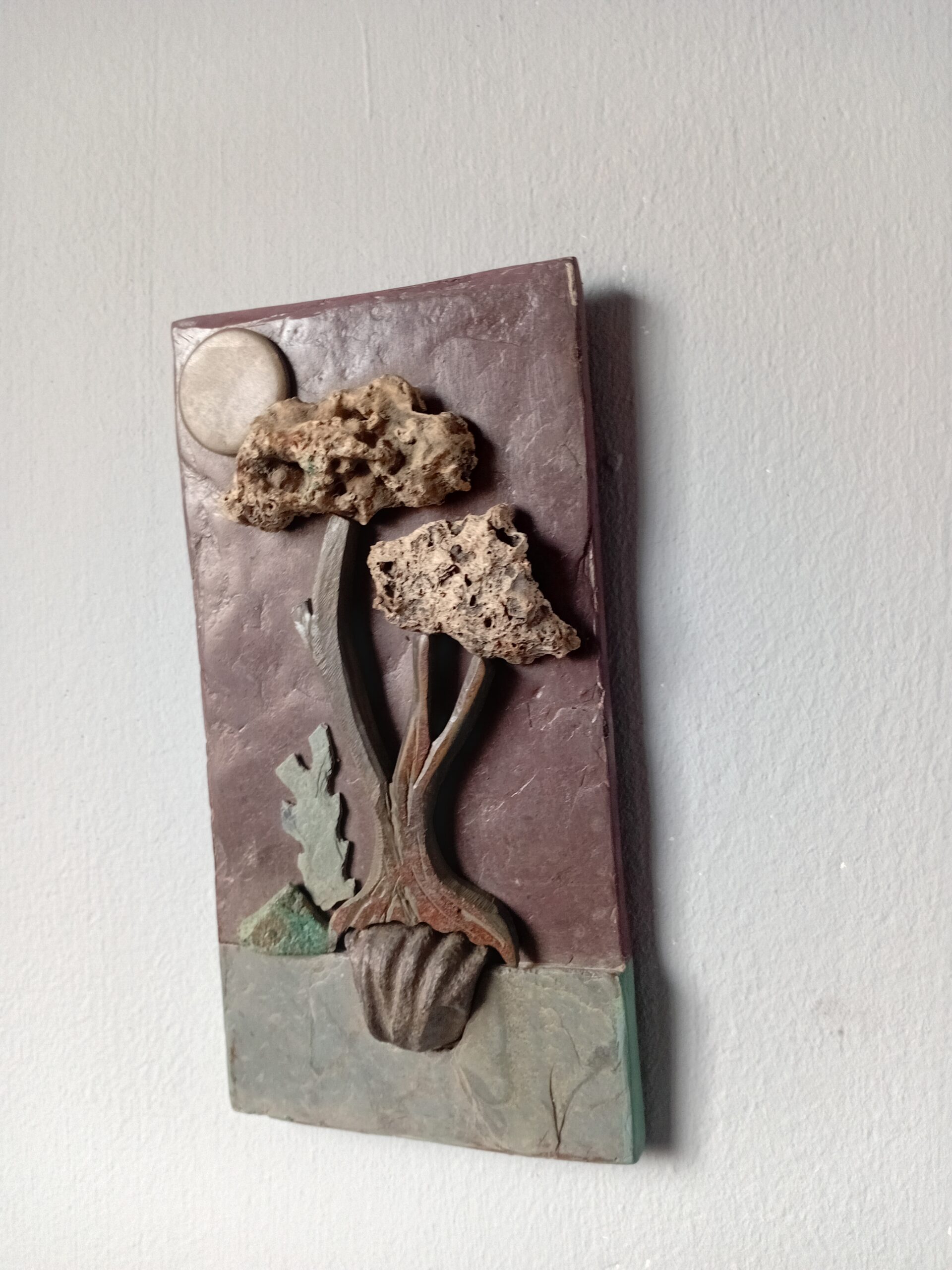 Árbol con fósil pequeño - Imagen 3